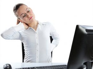 l'ergonomie au travail ou à la maison devant un ordinateur